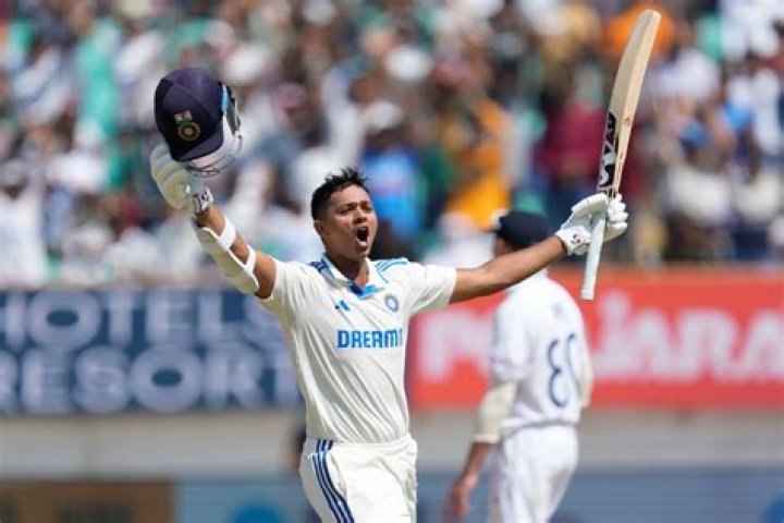 Discovering Ayushi Jaiswal: The Star Ruling OTT with Bold Performances