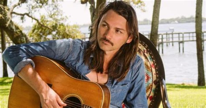 Riley Green: Charting His Own Path in Country Music