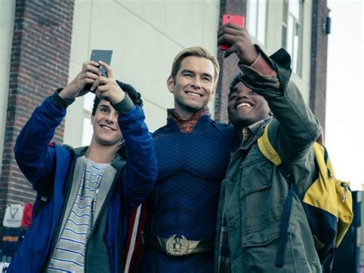 Unpacking the Conversation: Three Guys One Hammer Twitter and Its Digital Echoes